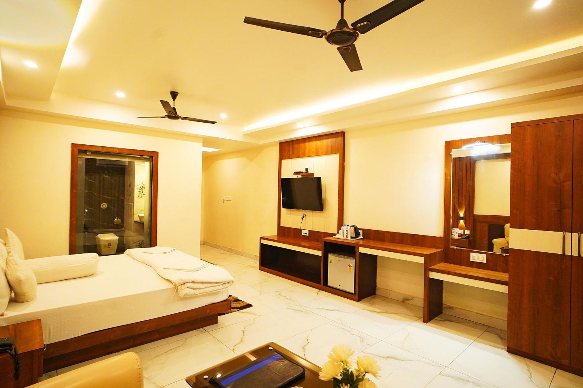 מנדרמוני Royal Palace Beach Resort Walking Distance 1 Minutes מראה חיצוני תמונה