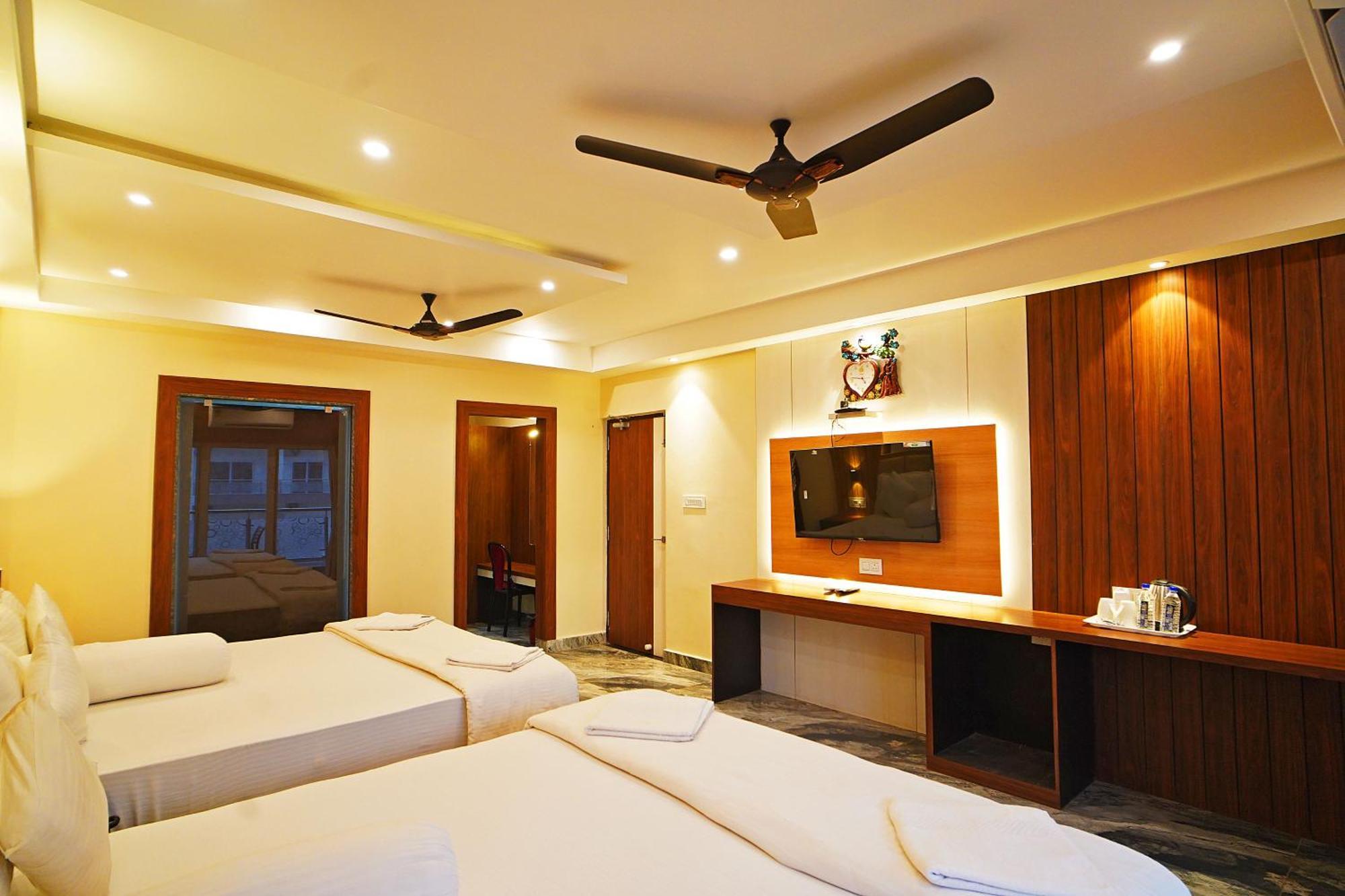 מנדרמוני Royal Palace Beach Resort Walking Distance 1 Minutes מראה חיצוני תמונה